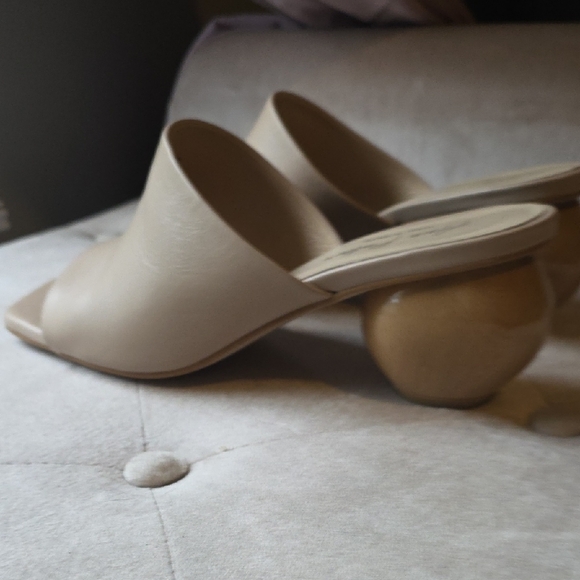 Elegant Beige Women's Mules - Picture 5 of 11